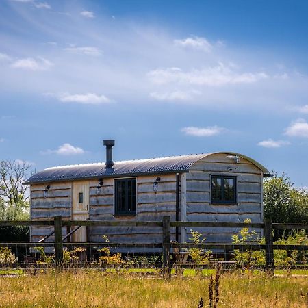 Monkwood Shepherds Hut - Ockeridge Rural Retreats Worcester Bagian luar foto
