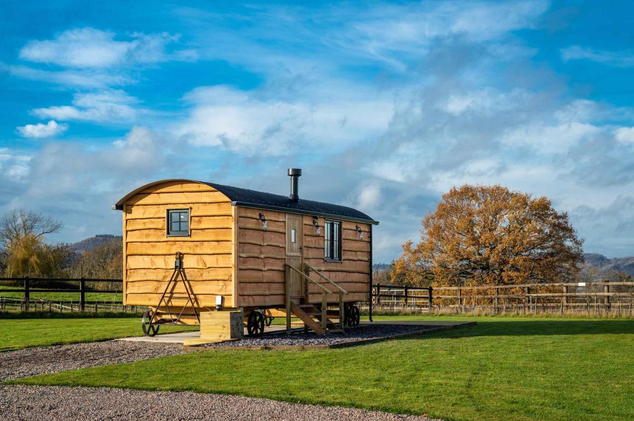 Monkwood Shepherds Hut - Ockeridge Rural Retreats Worcester Bagian luar foto
