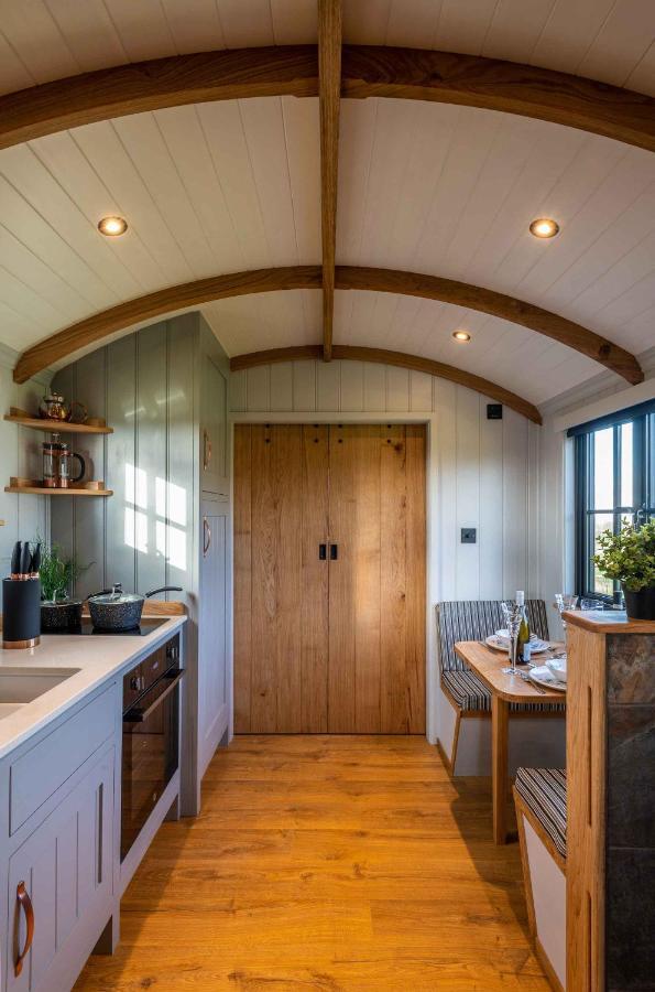 Monkwood Shepherds Hut - Ockeridge Rural Retreats Worcester Bagian luar foto
