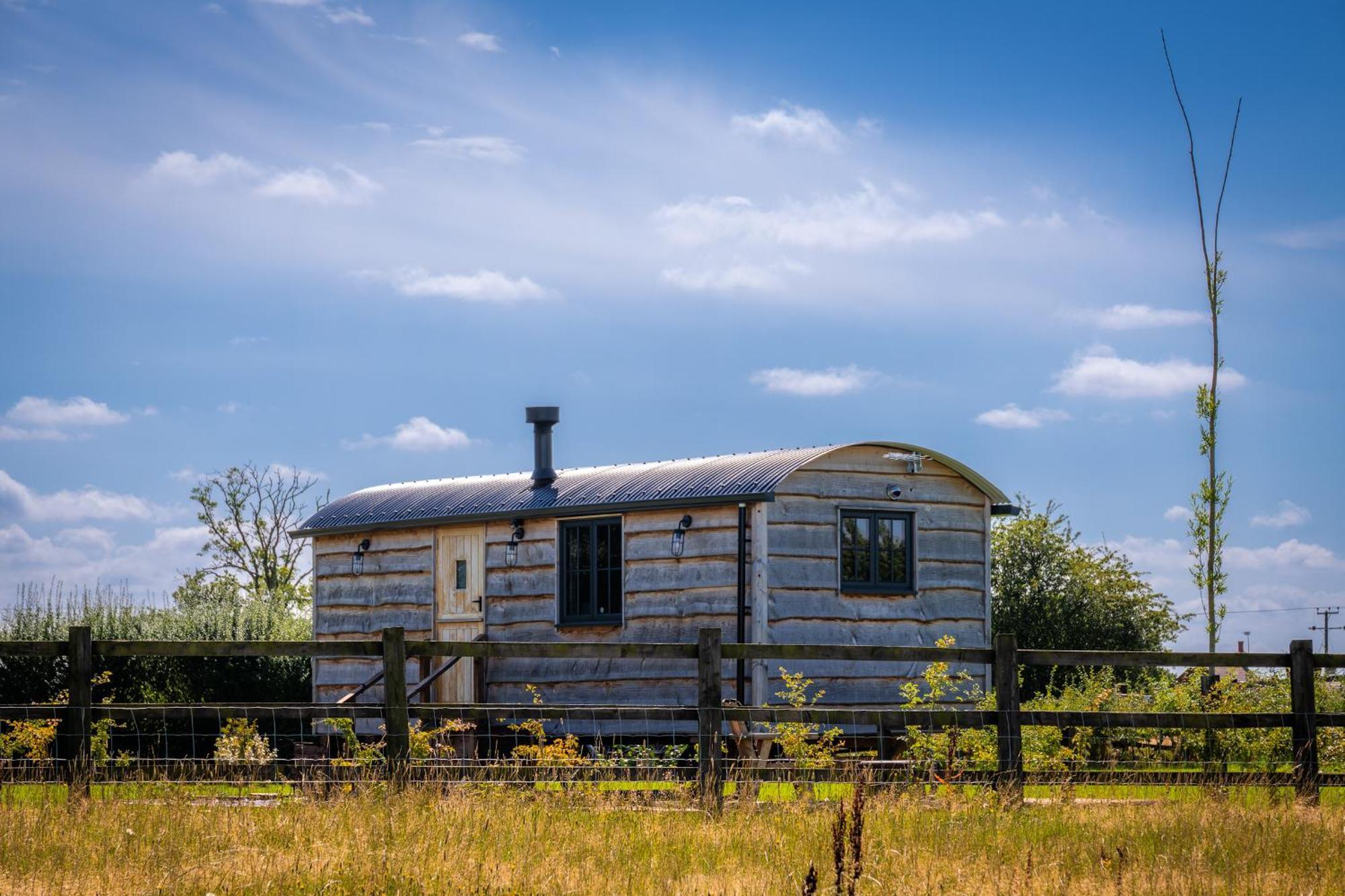 Monkwood Shepherds Hut - Ockeridge Rural Retreats Worcester Bagian luar foto