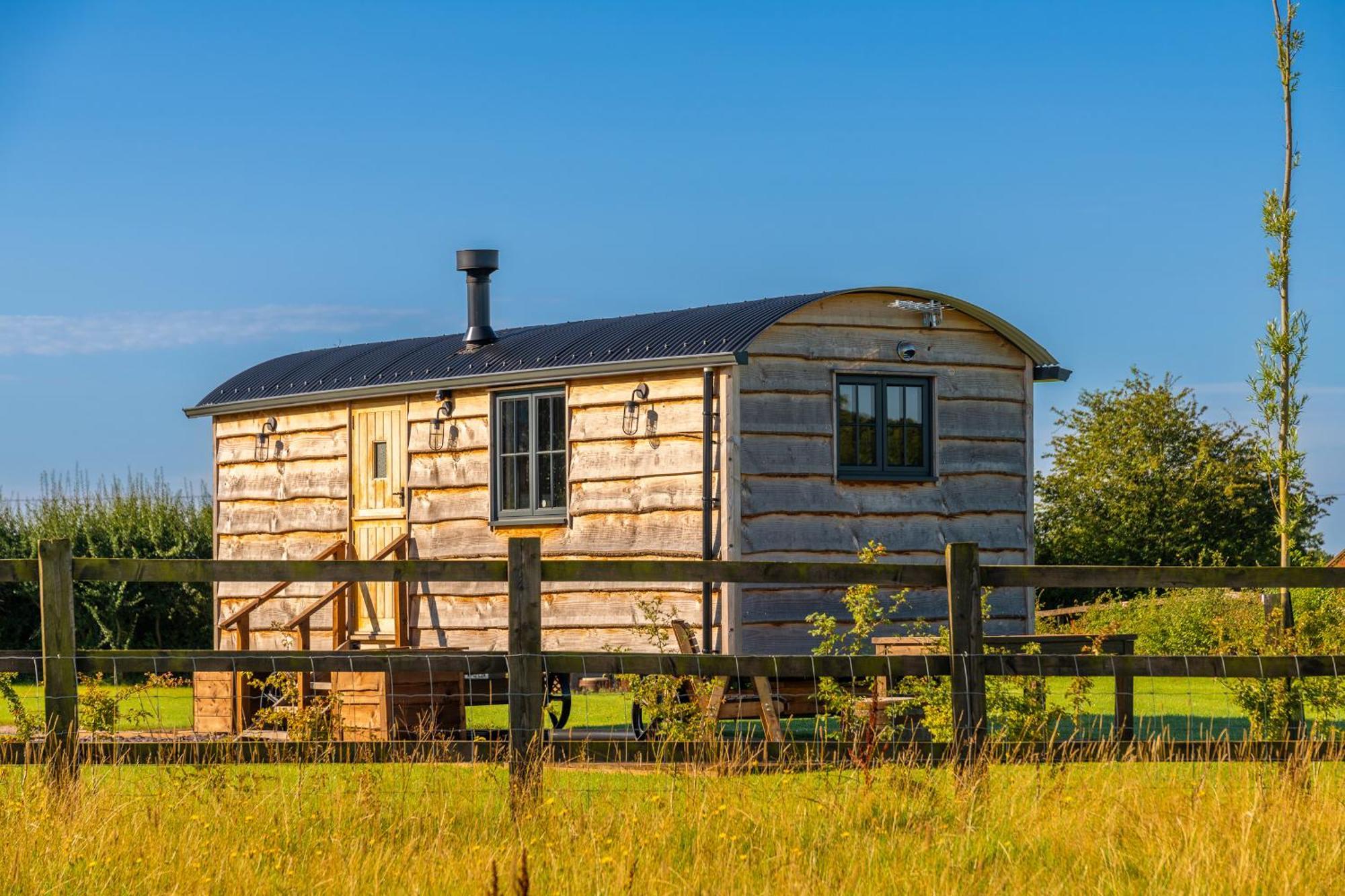 Monkwood Shepherds Hut - Ockeridge Rural Retreats Worcester Bagian luar foto