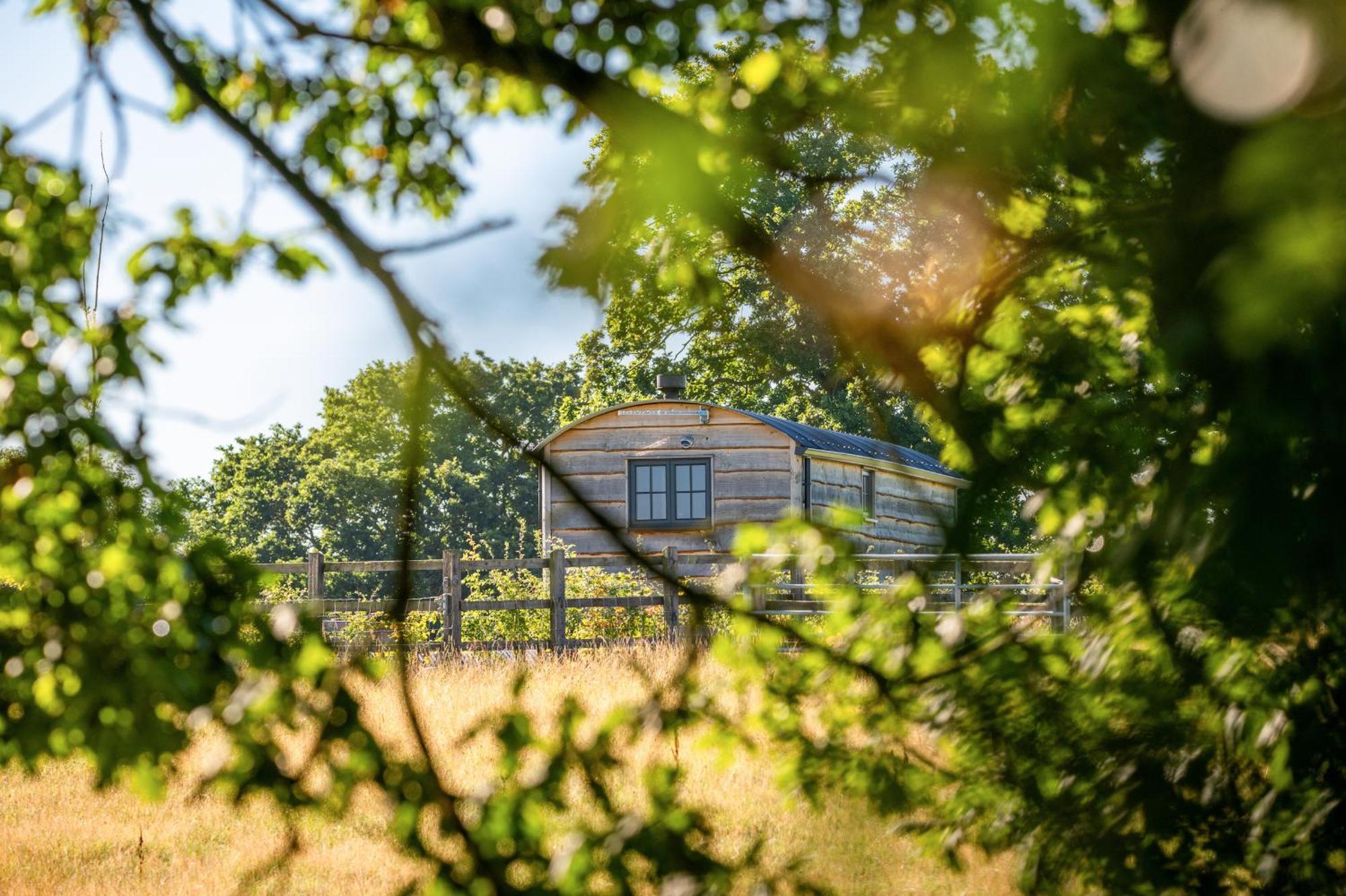 Monkwood Shepherds Hut - Ockeridge Rural Retreats Worcester Bagian luar foto